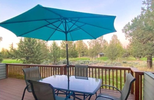 Redmond Casa | Eagle Crest dog friendly on the golf course home