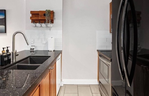Whistler Village Condominio | Eagle Lodge 238 Quiet updated Village condo.