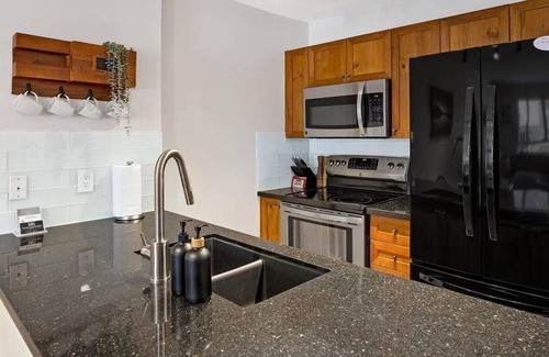 Whistler Village Condominio | Eagle Lodge 238 Quiet updated Village condo.
