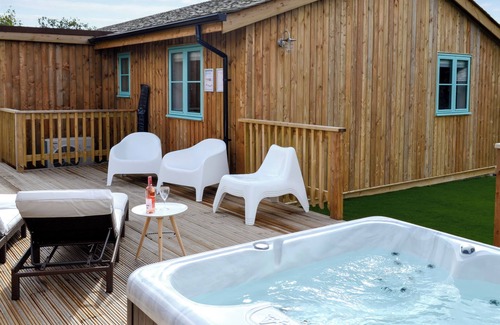Winnard's Perch Cabaña | Eagle Owl Lodge-UKC3770