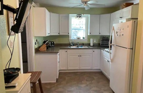 Hatteras Casa | Eagle Pass Cabina- Unique Cabin Perfect for Two!