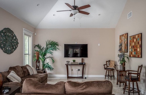 Eagle Pass Casa | Eagle Pass Cozy Home Away from Home Sleeps 8