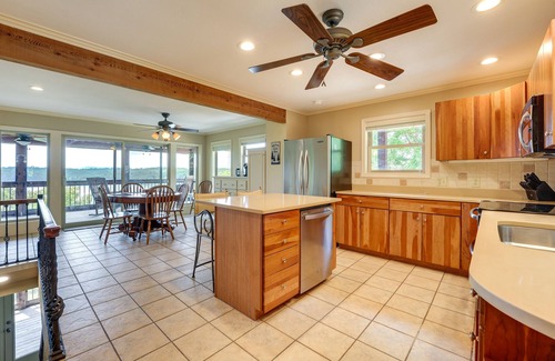 Eagle Rock Casa | Eagle Rock Gem on Table Rock Lake w/ Decks & Grill