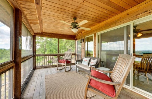 Eagle Rock Casa | Eagle Rock Gem on Table Rock Lake with Decks and Grill