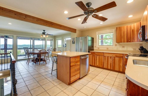 Eagle Rock Casa | Eagle Rock Gem on Table Rock Lake with Decks and Grill