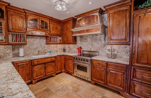 Olympic Valley Condominio | Eagle's Landing a Luxury Mountain Escape at Palisades Tahoe with Sweeping Tram & Peak Views