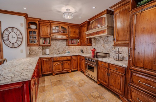 Olympic Valley Condominio | Eagle's Landing a Luxury Mountain Escape at Palisades Tahoe with Sweeping Tram & Peak Views