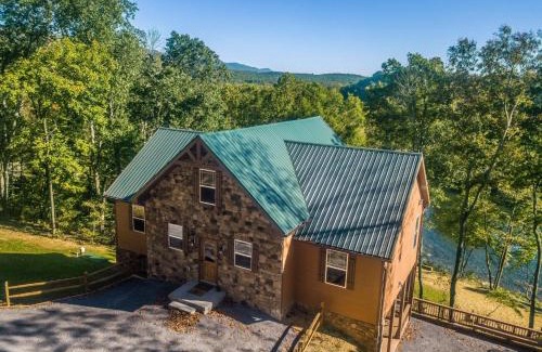 Luray Cabina | Eagle's Nest- A pet friendly cabin on the river!