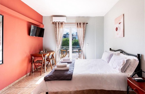 Aigio Apartamento | Eagle's Nest - 'Bella' studio flat