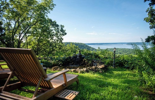 Ferryville Cabina | Eagle View Lodge - 1850's Driftless Log Cabin w/ Hot Tub