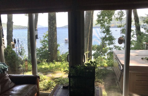 Meredith Cabaña | 'Eagle Watch' Relaxing Lakefront Cottage with Sandy Beach.