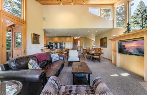 Alpine Meadows Casa | Eagles Nest by Tahoe Getaways - Pet Friendly with Hot Tub, Pool Table & Shuttle to Slopes