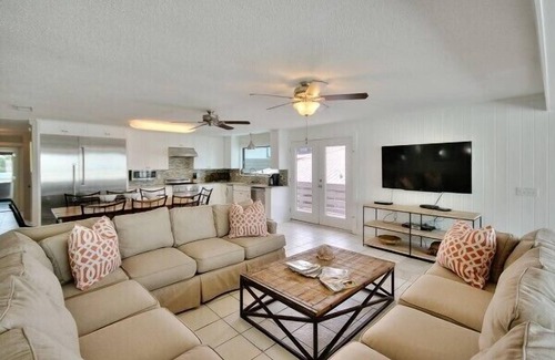 Grayton Beach Casa | ESPECIAL 15% DE DESCUENTO 3 nt. min hasta 5/18 6bed / 5. 5B, piscina, golfo, lago, vista a la playa, muelle.