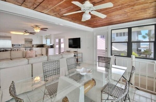 Grayton Beach Casa | ESPECIAL 15% DE DESCUENTO 3 nt. min hasta 5/18 6bed / 5. 5B, piscina, golfo, lago, vista a la playa, muelle.