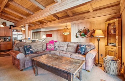 Tahoe City Condominio | Rocky Ridge # 28: 3 dormitorios, 2 baños condominio en Tahoe City, para 6 personas