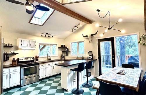 Balfour Chalet De Esquí | *EAGLES NEST* Luxury Mountain Chalet Retreat- HOT TUB * POOL TABLE * SPA BATH