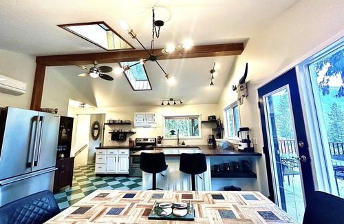 Balfour Chalet De Esquí | *EAGLES NEST* Luxury Mountain Chalet Retreat- HOT TUB * POOL TABLE * SPA BATH