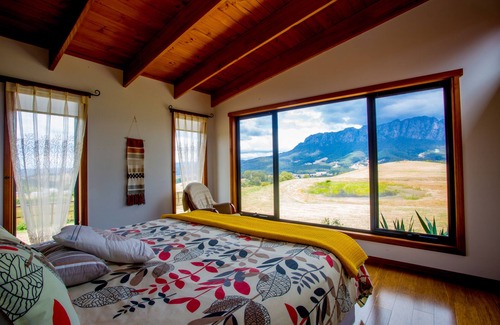 West Kentish Villa | Mountain Peace: baño único de tina de leche, tarifas familiares y vistas al campo