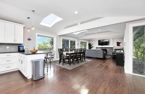 Inver Grove Heights Casa | Casa moderna del lago con bañera de hidromasaje y pozo de fuego