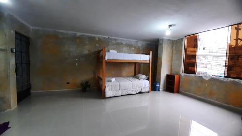 Callao Otro | Eapacio para carpa o bolsa de dormir I CAMPING BAJO TECHO a 13 minutos del Airport TTTTT No se proporciona cama I Traer su equipo de descanso colchón inflable y sleeping TTTTTTT con acceso a COCINA Y BAÑO compartido