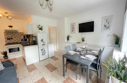 Earl's Court Casa | Earls Court 1BR with Lovely Garden View