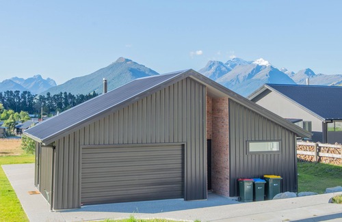 Glenorchy Casa | Earnslaw View, new build 3 bedroom holiday home