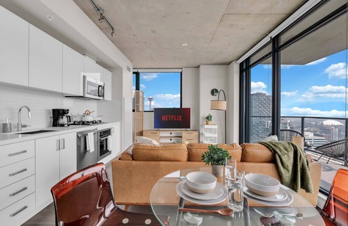 Connaught Apartamento | Earthlight Golden Hour Corner