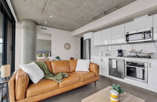 Connaught Apartamento | Earthlight Golden Hour Corner