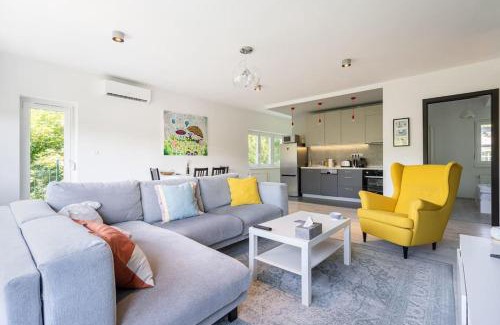 Torokvesz Apartamento | Earthy Elegance Apartment