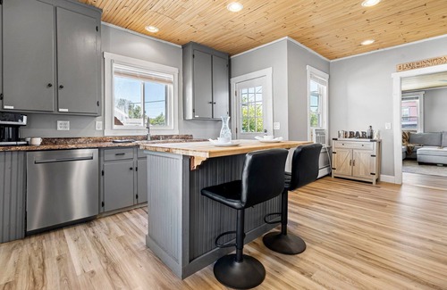 Meredith Casa | Easiest Location! Rent a Boat, Attend a Wedding! 2600sqft on Main St Meredith