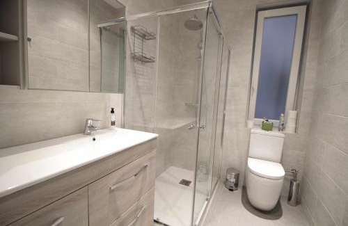 San Sebastian Centro Apartamento | Easo Suits Family Friends Parking