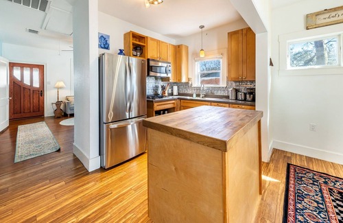 Govalle Cabaña | East Austin Bungalow - Parking - W/D - Updated - 2 Miles to E 6th - Yard