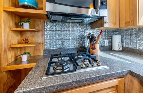 Govalle Cabaña | East Austin Bungalow - Parking - W/D - Updated - 2 Miles to E 6th - Yard