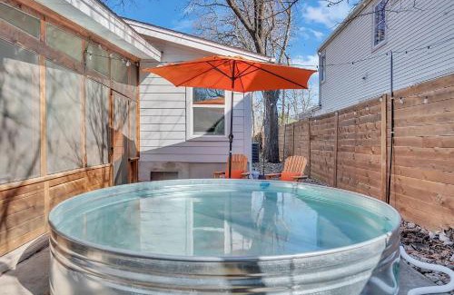 East MLK Casa | East Austin Getaway - 4BR - BBQ - Cowboy Pool - DT