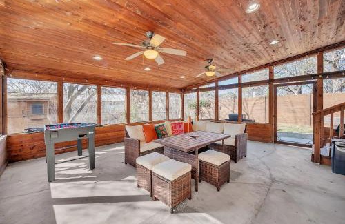 East MLK Casa | East Austin Getaway - 4BR - BBQ - Cowboy Pool - DT