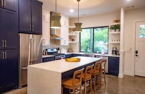 Holly Casa | East Austin Hideout with a pool