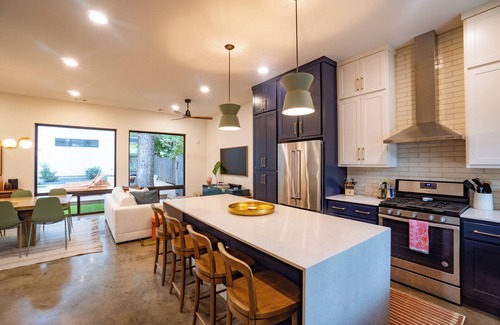 Holly Casa | East Austin Hideout with a pool