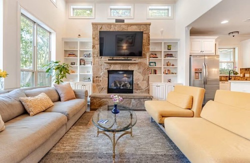 Holly Casa | East Austin Luxury Custom home + Studio Apartment