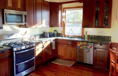 El Cerrito Casa | East Bay Hills Home 4Br/2Ba Views Yard Kid Friendly