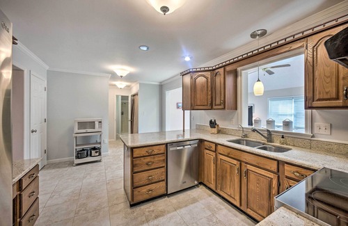 East Earl Casa | East Earl Retreat w/ Hot Tub < 4 Mi to Town!