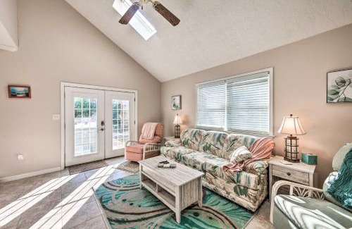 East Earl Casa | East Earl Retreat with Hot Tub Less Than 4 Mi to Town!