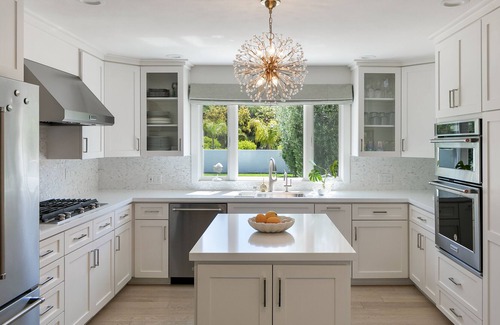 Ojai Casa | Ojai Villa & Tiny Little Farm - East End Jewel & Family Retreat (w / airstream)