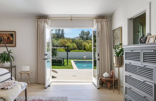 Ojai Casa | Ojai Villa & Tiny Little Farm - East End Jewel & Family Retreat (w / airstream)