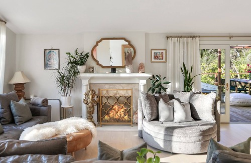 Ojai Casa | Ojai Villa & Tiny Little Farm - East End Jewel & Family Retreat (w / airstream)