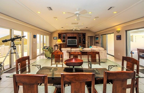 Grapetree Casa | East End Overlook, 3 acres Ridgetop Estate con vistas de doble de la costa