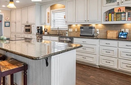 Kemp Casa | East facing - 3 bedroom, 3 bath home, with dock, large deck.AC and Wifi .