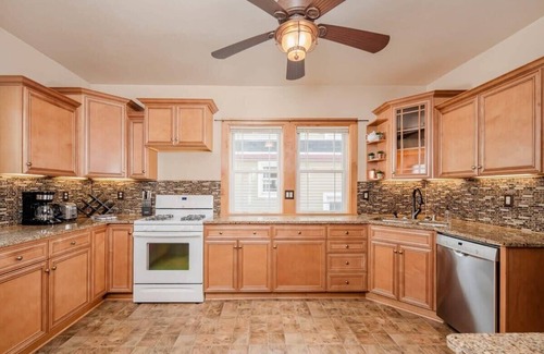Oshkosh Casa | East Hall Park Escape - 3 Bedroom Family Home