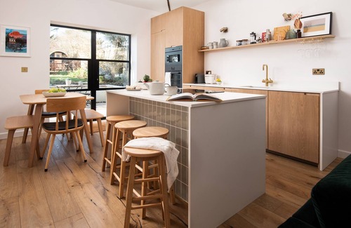 Belford Cabaña | East Lodge, Home Farm - holiday home that sleeps 5 guests in 2 bedrooms
