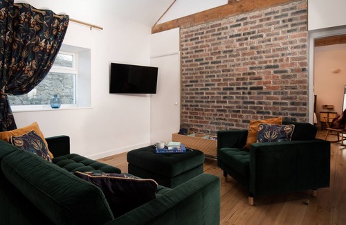 Belford Cabaña | East Lodge, Home Farm - holiday home that sleeps 5 guests in 2 bedrooms