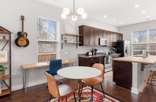 Inglewood Casa | East Nash Haven: Coffee, Cocktails, Sleeps 6!
